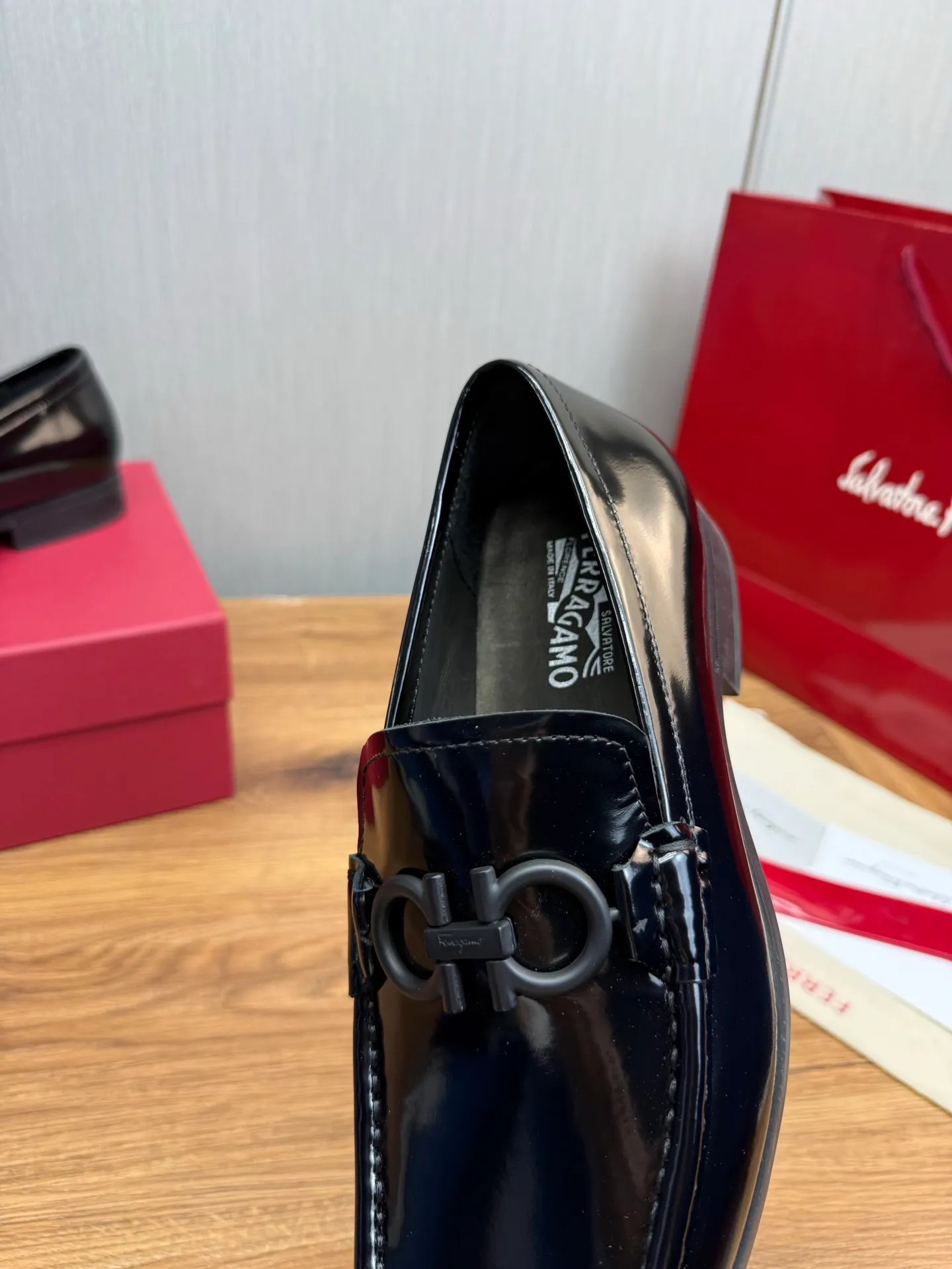 Men's shoes 💰760💰 Ferragamo. [Ferragamo] Men's Loaf leather shoes, the latest hot style, 1:1 original purchase quality, top quality, imported open-edge beaded cowhide leather on the upper, hand-made three-dimensional stitching highlights the round toe design, the inner feet are made of imported cowhide, with original wear-resistant rubber outsole, matching code 39-44, (38, 45 custom-made, non-refundable)
